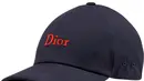 Melengkapi tampilannya dengan topi cap hitam bertuliskan Dior warna merah seharga Rp11 jutaan. [Dok. Dior]