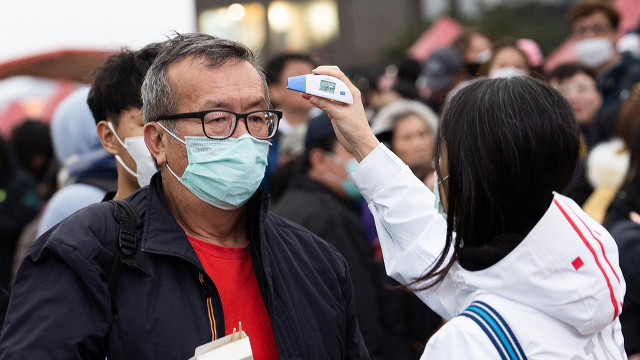 Sering Dianggap Flu Biasa, Kenali Ciri Pneumonia yang Sering Mengintai Usia Paruh Baya