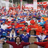 Ribuan lansia senam di Alun-Alun Kota Magelang (Liputan6.com / Fajar Abrori)