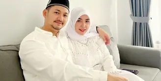 Setelah resmi menikah beberapa hari lalu, Angga Wijaya tahun ini bisa merayakan Idul Adha bersama keluarga barunya. Kebahagiaan begitu terlihat dari mantan suami Dewi Perssik ini. [Instagram/anggawijaya88]