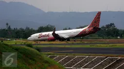 Pesawat batik Air yang tergelincir di Bandara Adisucipto di Yogyakarta, Jumat (6/11/2015). Pesawat mengangkut 161 penumpang.  (Boy Harjanto)