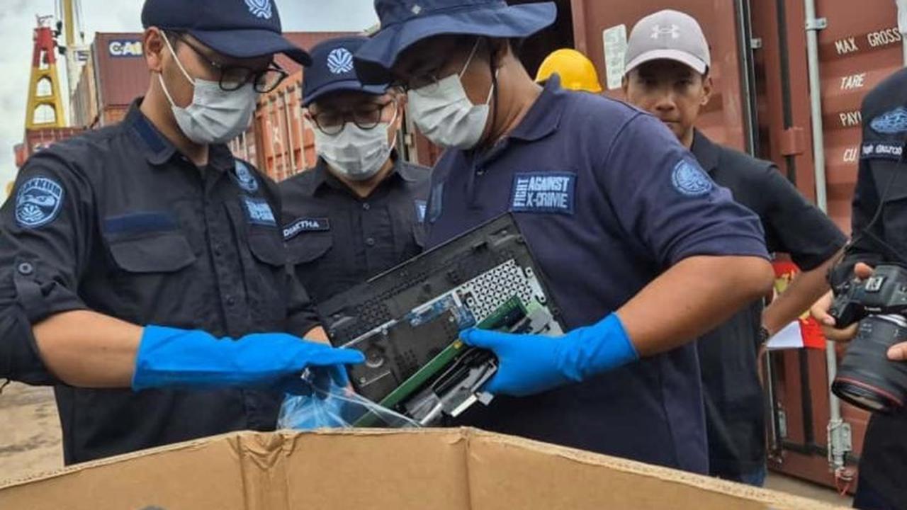 Terungkap! 73 Kontainer Limbah Elektronik Ilegal AS Digagalkan di Batam, Ini Modus Penyelundupannya!