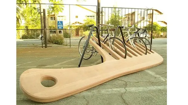 6 Tempat Parkir Sepeda Ini Kelewat Unik, Enggak Habis Pikir