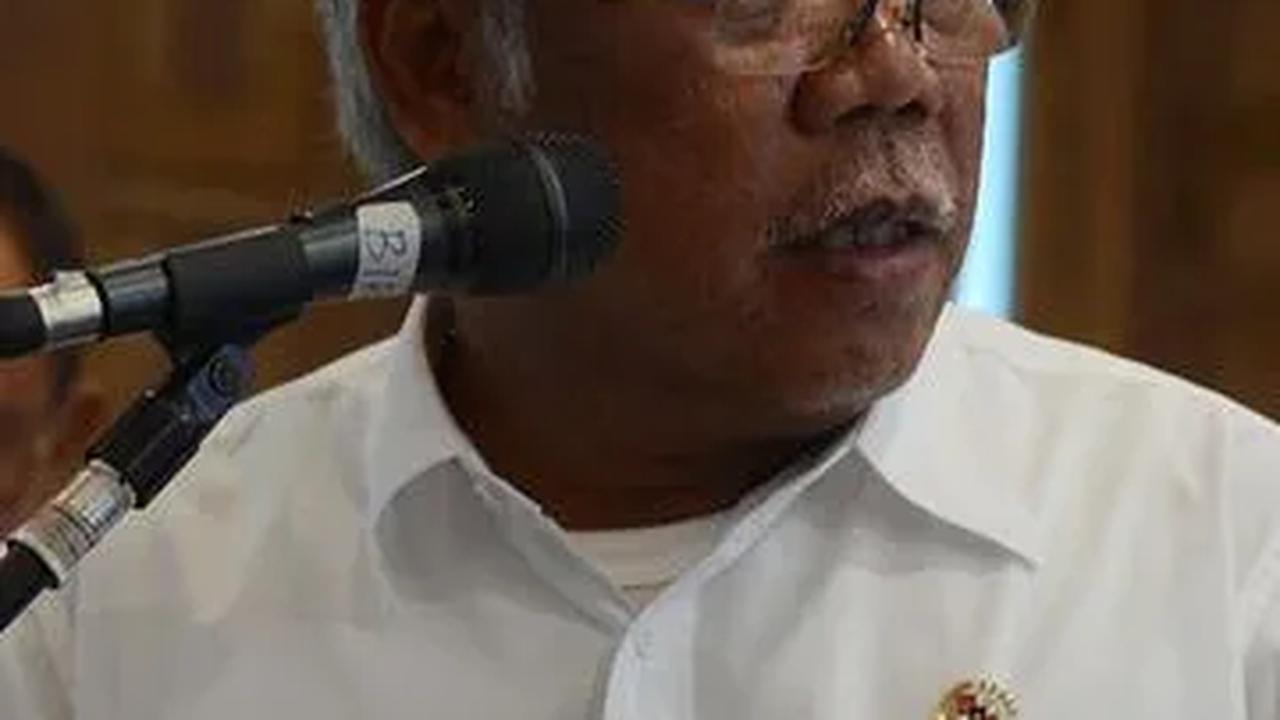 Aksi Jahil Menteri Basuki di Upacara HUT RI, Sibak Baju Erick Thohir hingga Bergaya jadi Drummer