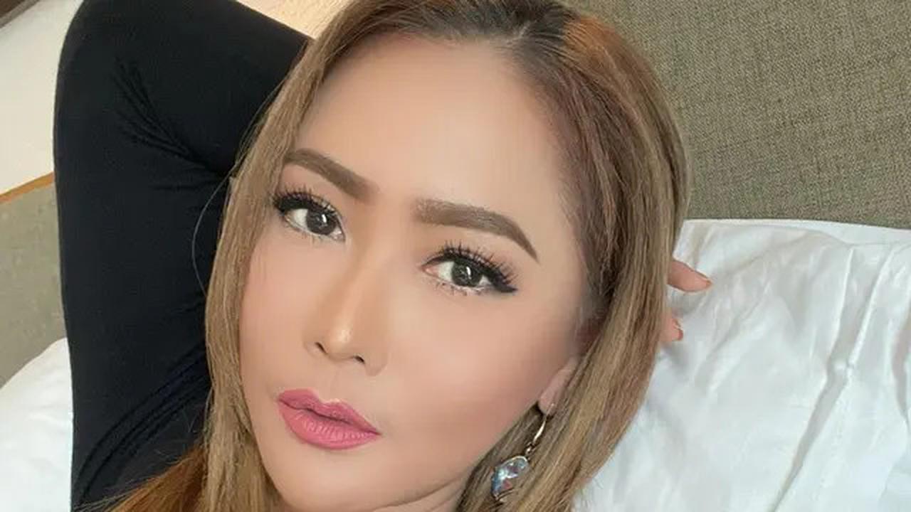 Inul Daratista Bantah Tudingan Gila Hormat Usai Pramugara KAI Jongkok Saat Melayaninya