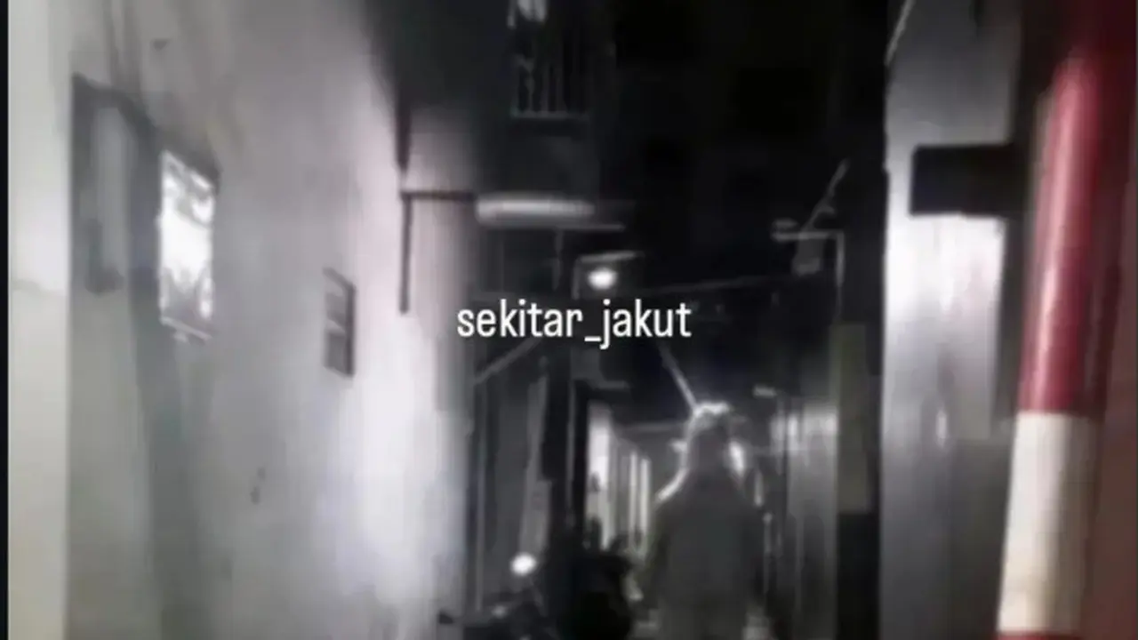 Heboh Foto Pocong Berdiri di Gang Koja