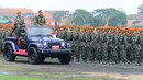 Presiden Jokowi saat mengunjungi Markas Komando Korps Pasukan Khas (Mako Korps Paskhas) di Lanud Sulaiman, Bandung, Selasa (15/11). Kedatangan Presiden Jokowi ini untuk memeriksa kesiapan pasukan. (Biro Pers/Kris)