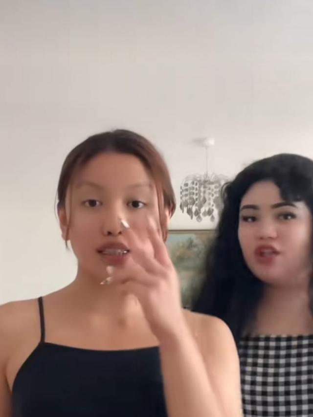 Aktivitas Loly di Inggris