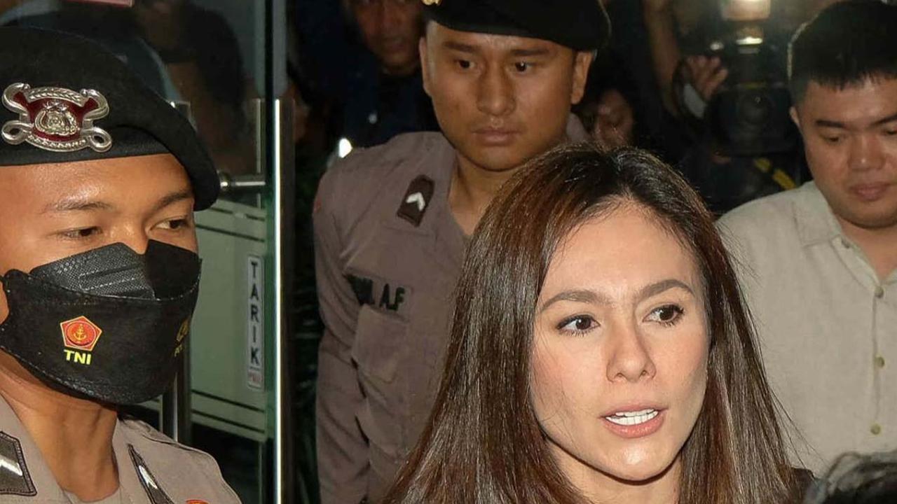 Setelah sempat mangkir,&nbsp;artis Wulan Guritno akhirnya memenuhi panggilan penyidik Bareskrim Polri terkait pemeriksaan sebagai saksi atas kasus dugaan promosi judi online, Kamis (14/9/2023).