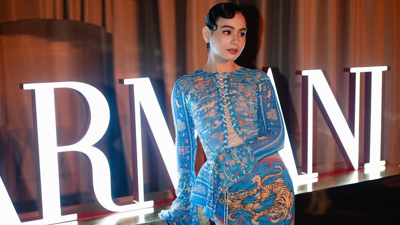 5 Potret Sahila Hisyam Hadir Bukber dengan Gaun Biru Menawan, Cantiknya Bikin Meleleh