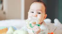 Ilustrasi teether bayi. (c) nesteaav/Depositphotos