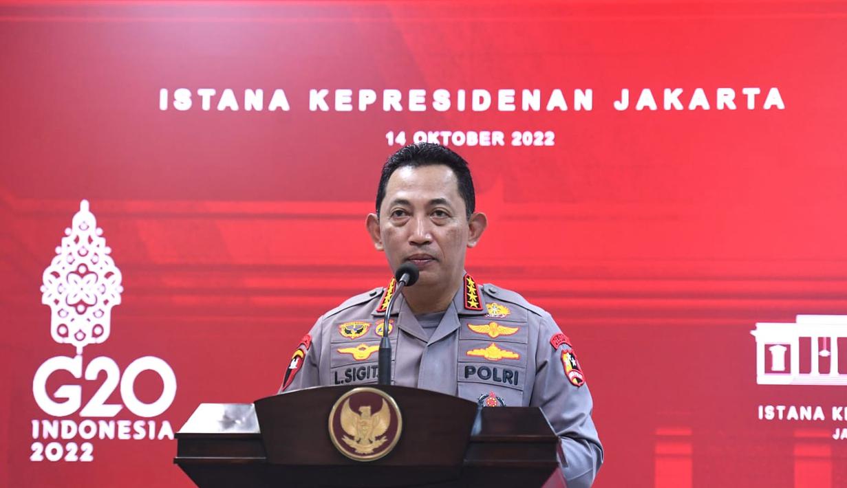 Kapolri Jenderal Listyo Sigit Prabowo memberikan arahan kepada jajaran Kepolisian Negara Republik Indonesia (Polri), di Istana Negara, Jakarta, Jumat (14/10/2022). Presiden Joko Widodo (Jokowi) mengumpulkan jajaran Kepolisian Negara Republik Indonesia (Polri) di Istana Negara, kompleks Istana Kepresidenan, Jakarta, Jumat (14/10/2022). (Foto: Lukas - Biro Pers Sekretariat Presiden)