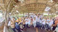 Kepala Badan Penyuluhan dan Pengembangan SDM Pertanian, Dedi Nursyamsi menyampaikan rasa bahagianya ketika ‘kopi darat’ bersama 30 orang Duta Milenial pembangunan pertanian di Saung Kuring Resto, Bogor pada Selasa (3/3).