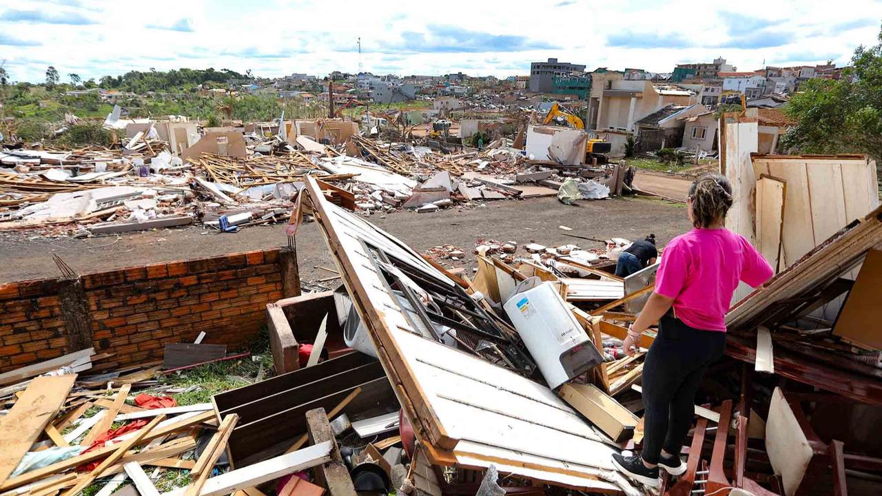 FOTO: Tornado Dahsyat Hantam Brasil Selatan, Enam Tewas dan Ratusan Luka-Luka