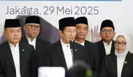 Menteri Agama Nasaruddin Umar bersama anggota Amirul Hajj 2025. (dok. Humas Kementerian Agama)