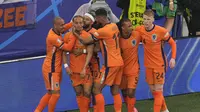 Pemain Timnas Belanda saat merayakan gol yang dicetak oleh Xavi Simons pada laga semifinal Euro 2024 melawan Inggris (AP)