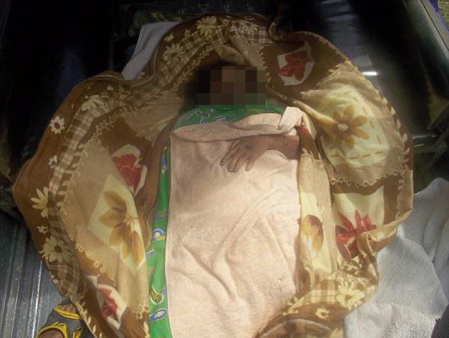 Jasad sang ibu saat ditemukan polisi. Foto: copyright dailymail.co.uk