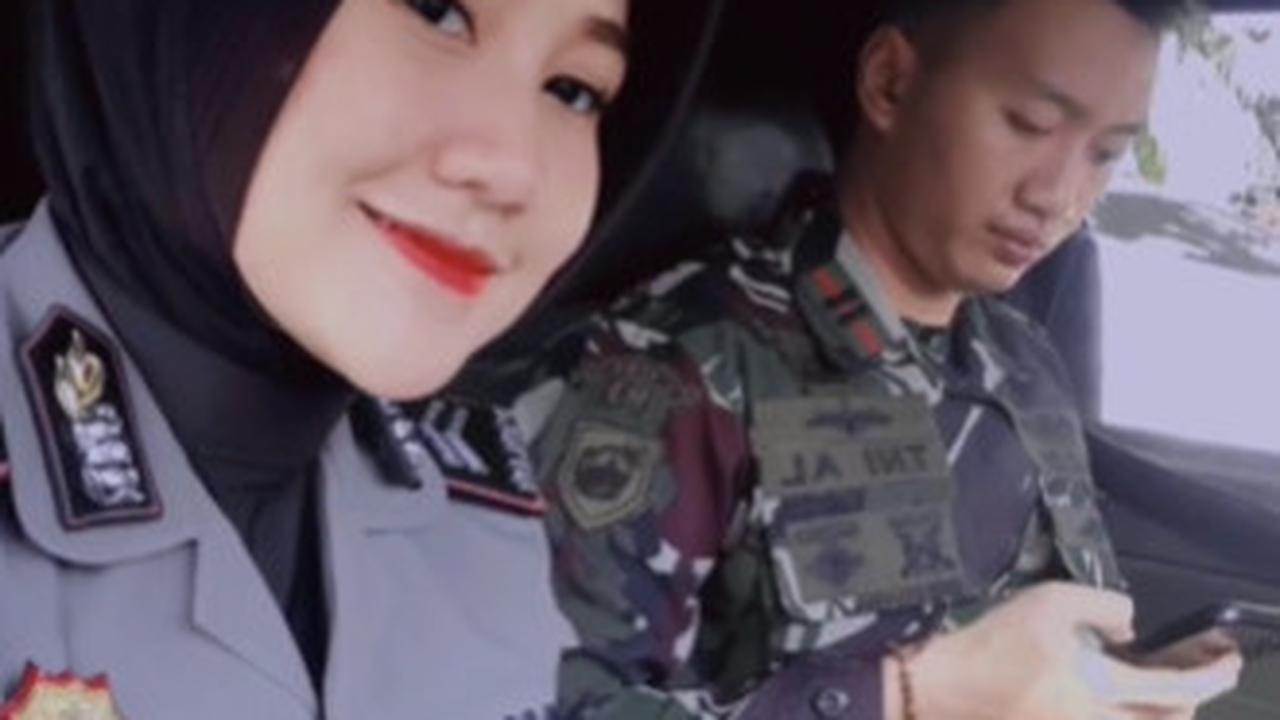 Brigadir Polisi Sinta Dewi kerap kali membagikan momen romantis bersama sang suami yang merupakan seorang perwira marinir.