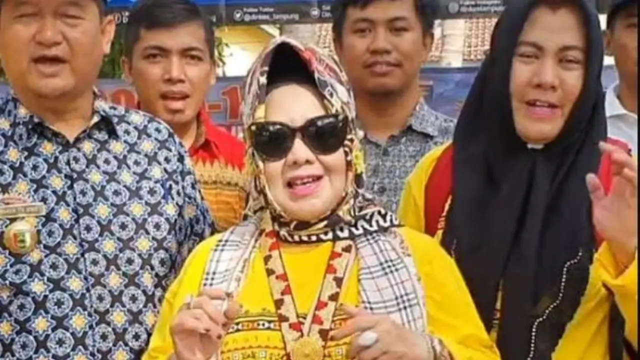 Koleksi Tas Mewah Kadinkes Lampung yang Suka Flexing di Medsos