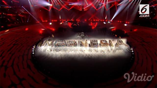 Meski di bawah guyuran hujan pada Minggu malam, 2 September 2018, ribuan orang yang berada di Stadion Utama Gelora Bung Karno tak beranjak demi menyaksikan upacara penutupan atau closing ceremony Asian Games 2018.
