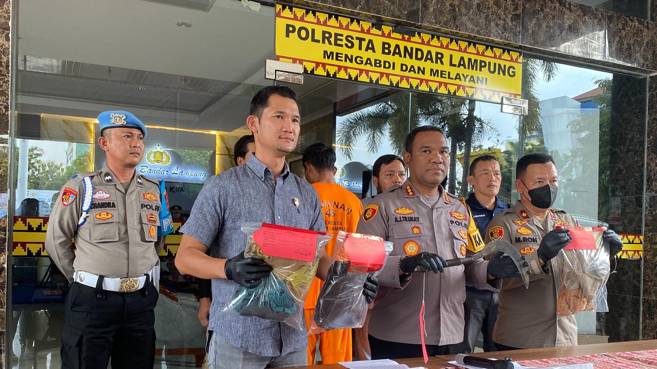 Barang bukti Pembunuhan Wanita di Mess Gudang Bulog