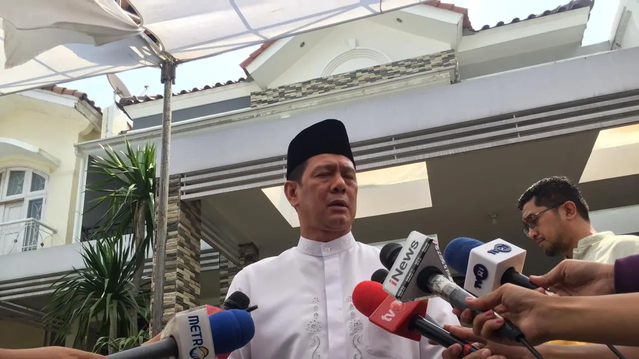 Kepala Badan Nasional Penanggulangan Bencana (BNPB), Letjen TNI Doni Monardo Saat Berada di Rumah Duka Almarhum Sutopo Purwo Nugroho, Cimanggis, Depok, Minggu (7/7/2019). (Foto: Ady Anugrahadi/Liputan6.com)