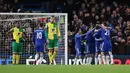  Para pemain Chelsea merayakan gol Diego Costa ke gawang Norwich pada lanjutan Liga Premier Inggris di Stamford Bridge, London, Sabtu (21/11/2015). (Reuters/Matthew Childs)