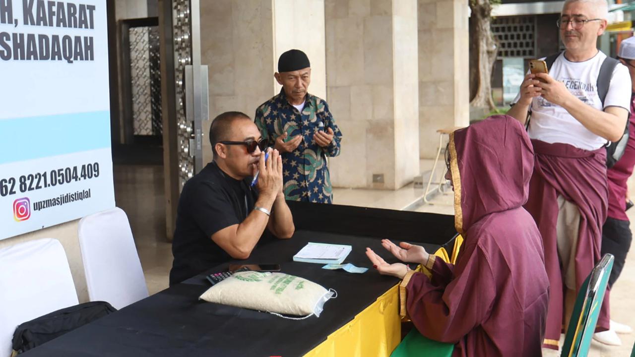 FOTO: Pembayaran Zakat Fitrah Jelang Hari Raya Idul Fitri di Masjid Istiqlal