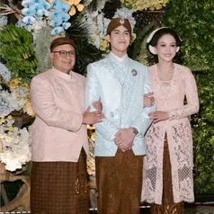 Pesona Maia Estianty di Momen Sungkeman El Rumi, Kebaya Peach dan Jam Mewah Jadi Highlight. [@maiaestiantyreal20].