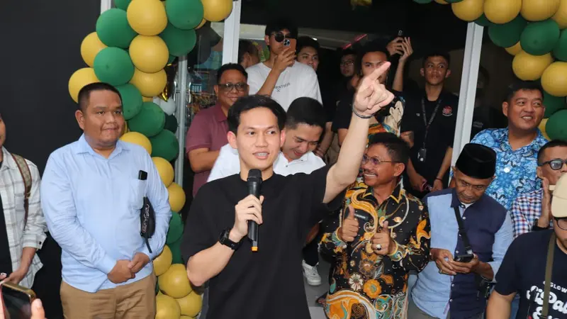 Konten Kreator Richard Theodore Hadirkan Rumah Makan Gratis Usai Viral  Borong BBM - ShowBiz Liputan6.com
