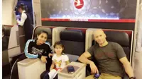 Siti KDI bersama keluarganya. (Instagram/siti_kdi_perk)