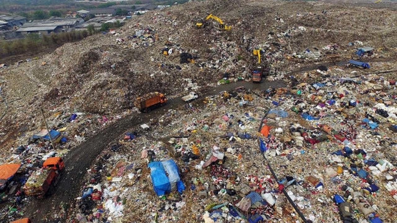 Pandangan udara TPST Bantargebang kembali aktif