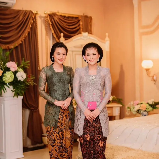 7 Potret Twindy Rarasati Saat Kenakan Kebaya, Cantik Menawan dengan Sanggul