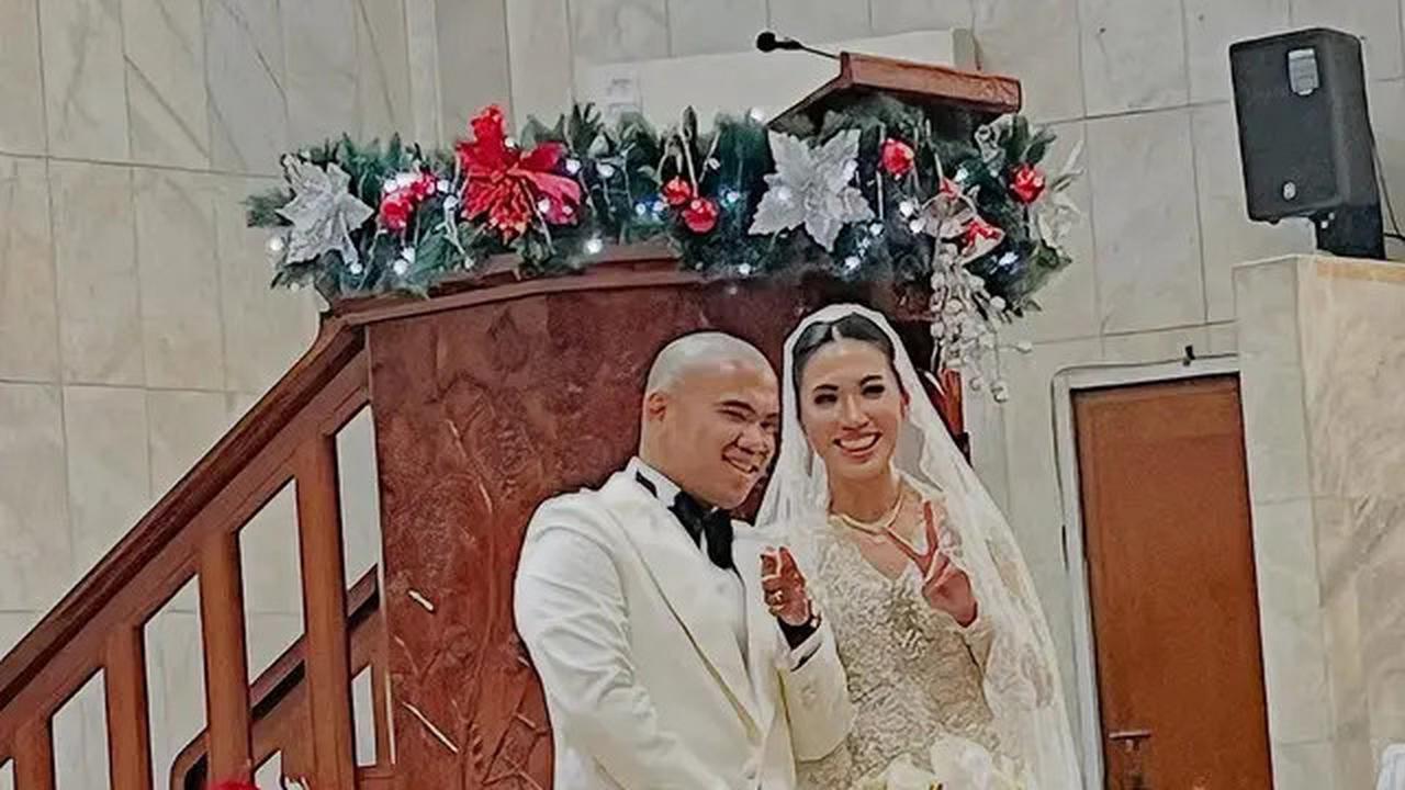 7 Potret Pernikahan Winona Delany dan Frank Hutapea Putra Hotman Paris, Khidmat