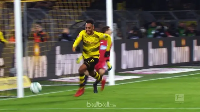 VIDEO: Momen Aubameyang Tertawa karena Gagal Cetak Gol