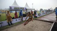 Persaingan nomor long jump (lompat jauh) tingkat pelajar SMA pada hari pertama Energen Champion SAC Indonesia 2022 - West Java Qualifiers yang digelar 25 hingga 27 November di GOR Arcamanik, Bandung. (Ist)