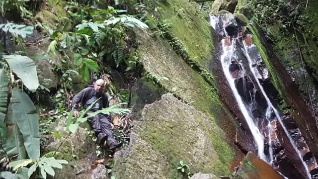 Seorang Pendaki asing di Bukit Pagon