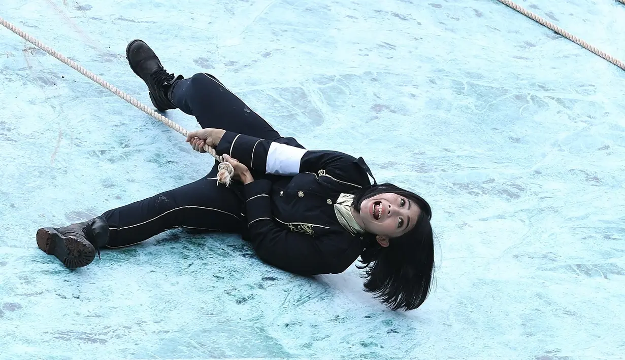 Di TCI ini juga terdapat beberapa selebriti yang turut berperan. Lee Jeong Hoon sebagai reporter, Tyson James Lynch dan Mat Drajad sebagai algojo, Farid Aja sebagai Penasihat Raja, dan Moa sebagai Moa. (Bambang E. Ros/Bintang.com)