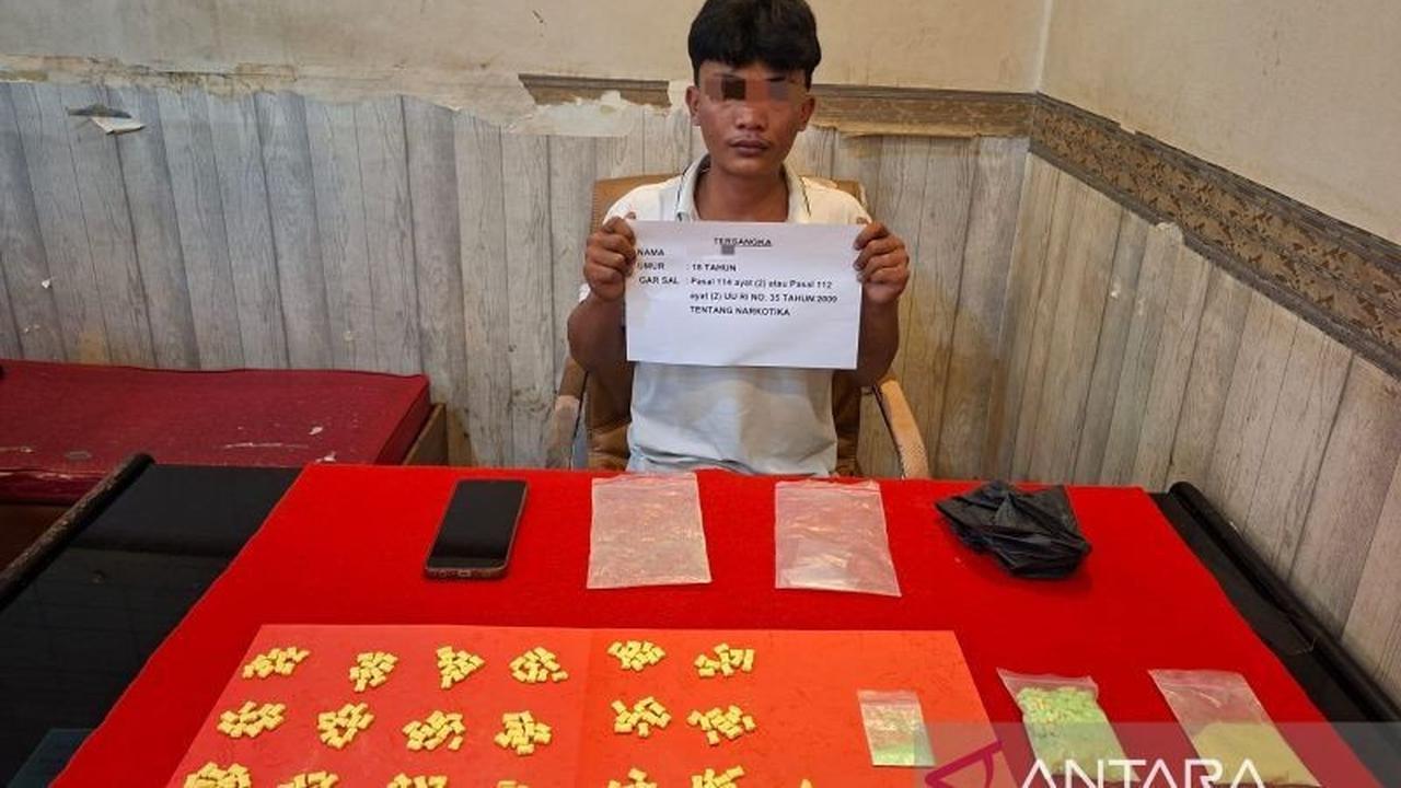 Polresta Jambi Ungkap Penangkapan Kurir Ekstasi Jambi: Pemuda 18 Tahun Bawa Ratusan Pil Haram