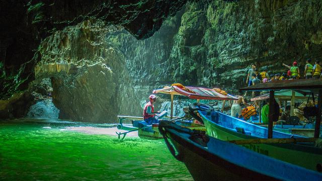 Tertarik Wisata ke Green Canyon?