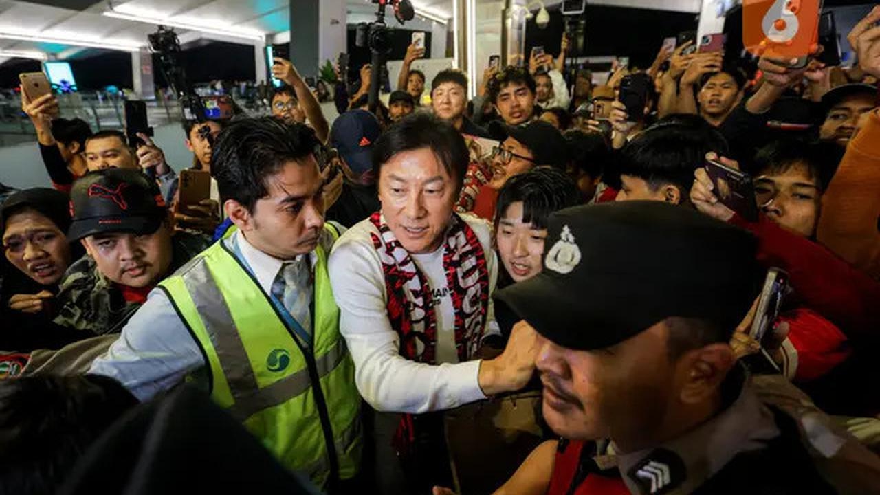Foto: Pulang ke Korea Selatan, Shin Tae-yong Dilepas dengan Meriah oleh Masyarakat dan Suporter Indonesia
