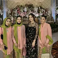 Syifa Hadju saat Temani El Rumi Kondangan Adat Betawi. [@ssalsabilalya]
