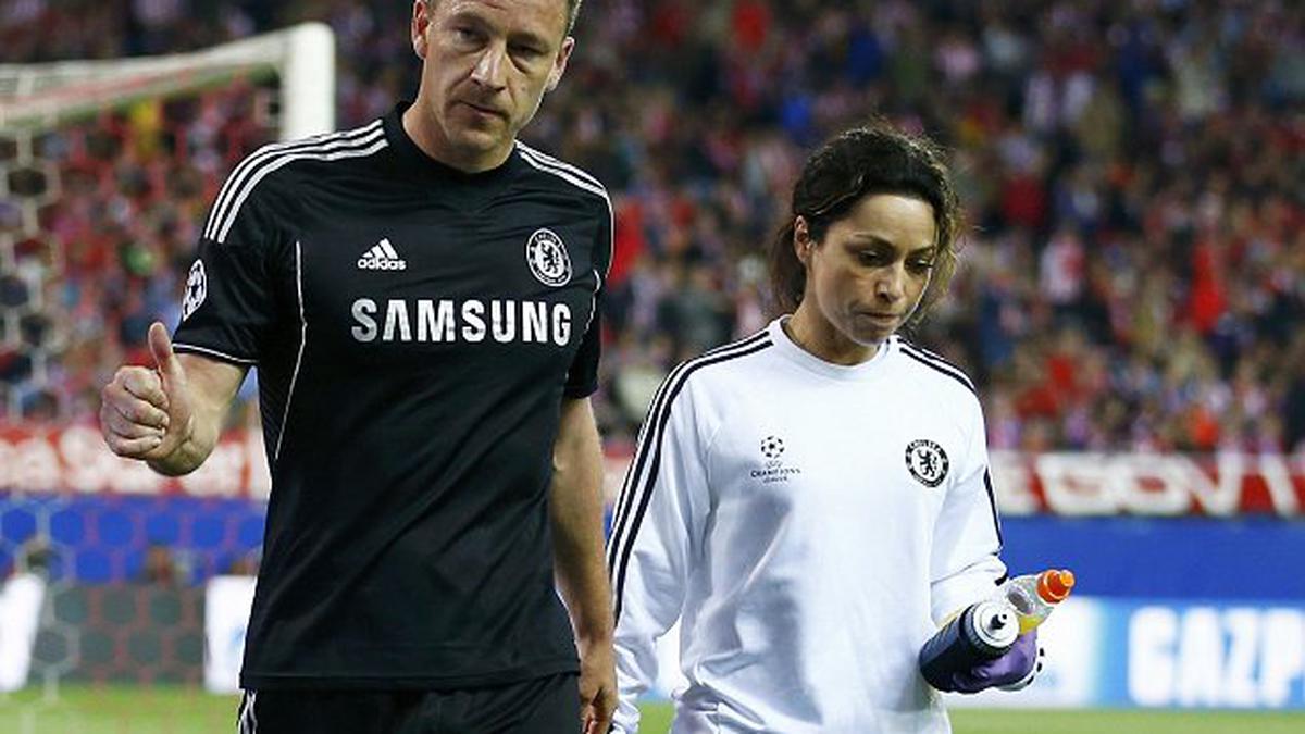 Dokter Tim Chelsea Dilecehkan Fans MU