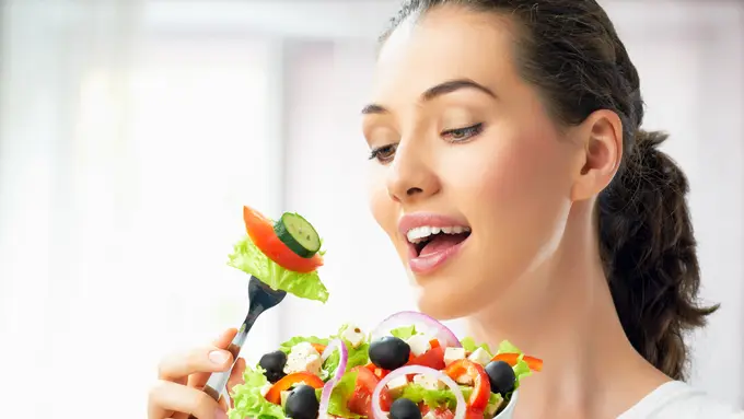 5 Tanda Kamu Kurang Makan Sayur Saat Melakukan Diet