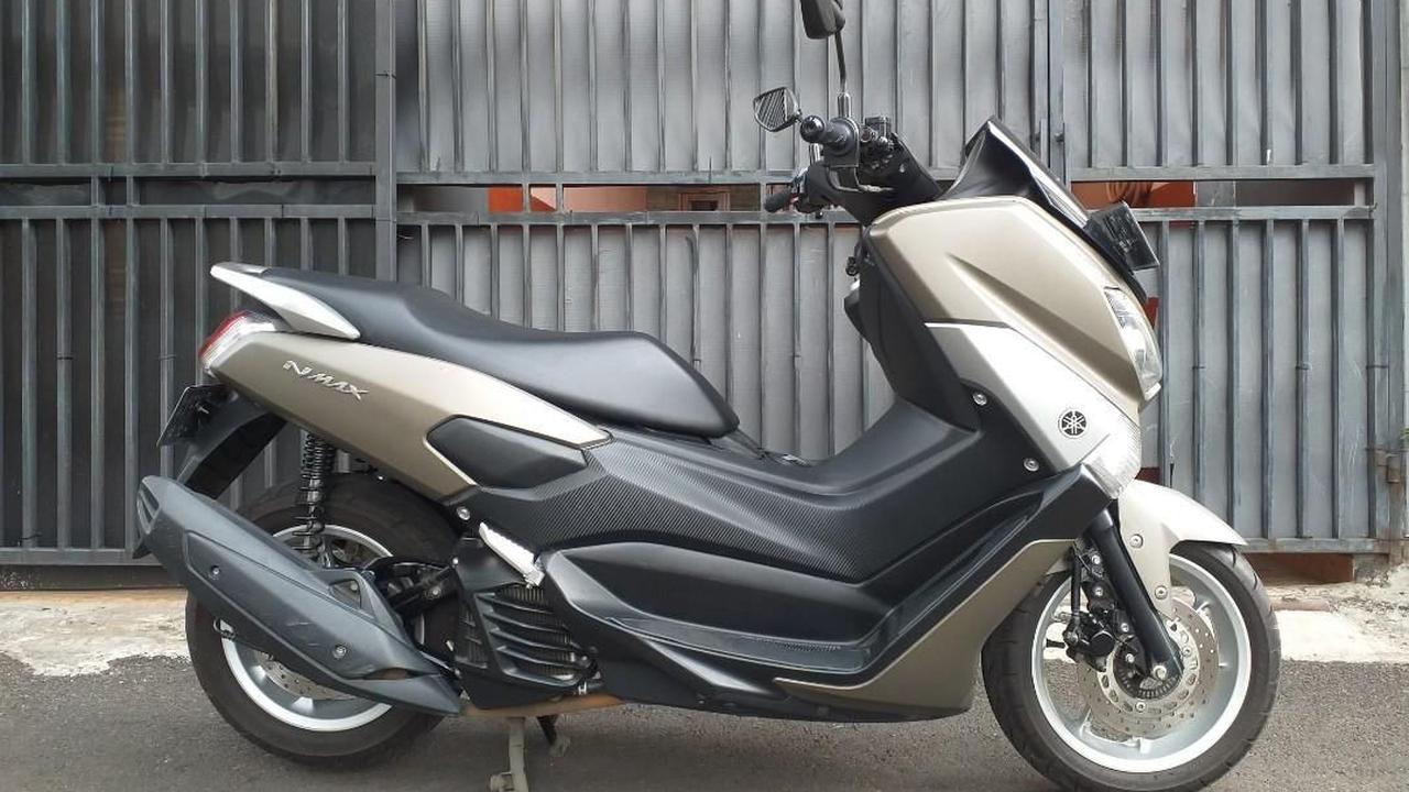 Karena memiliki posisi berkendara yang nyaman, mesin yang kuat, bagasi yang luas, dan tampilan yang mewah ala skutik premium, Yamaha Nmax cukup diminati di Indonesia
