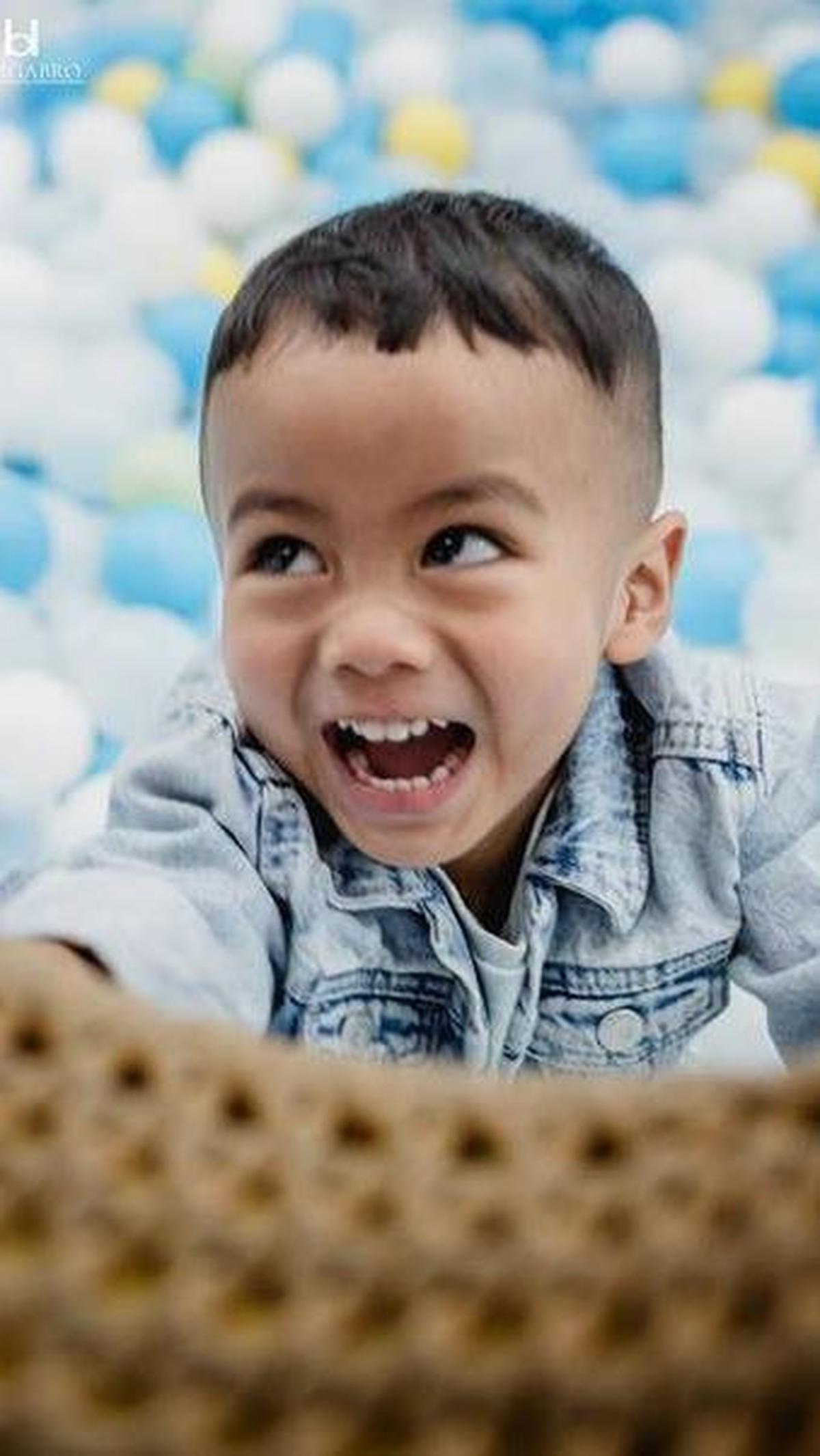 Qwenzy Suka Mandi Bola