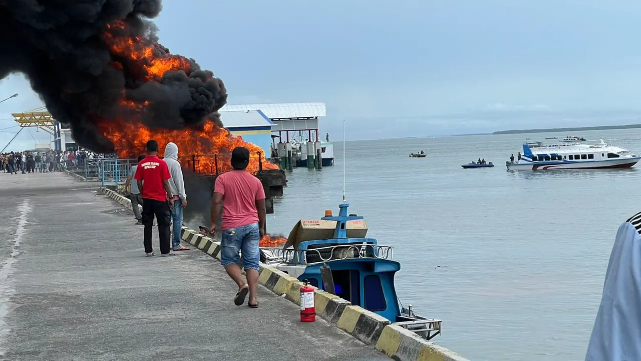 Mobil terbakar