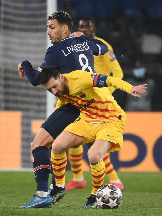 Messi Gigit Jari di Markas PSG