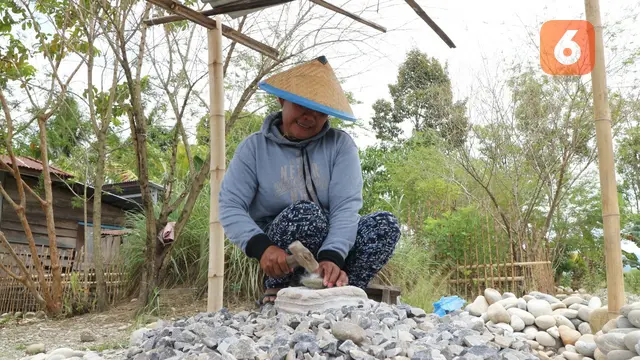 Perempuan Beralih kerja Serabutan Karena Kemiskinan