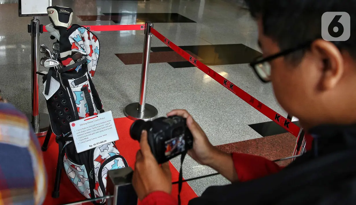 Ada 203 jenis barang dari 23 perkara yang telah berkekuatan hukum tetap akan dilelang melalui situs portal.lelang.go.id. (Liputan6.com/Angga Yuniar)
